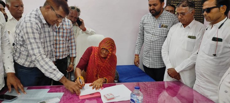 पंचायत समिति सदस्य गुलाब देवी बनी चाकसू प्रधान कांग्रेसियों ने प्रधान गुलाब देवी का किया स्वागत