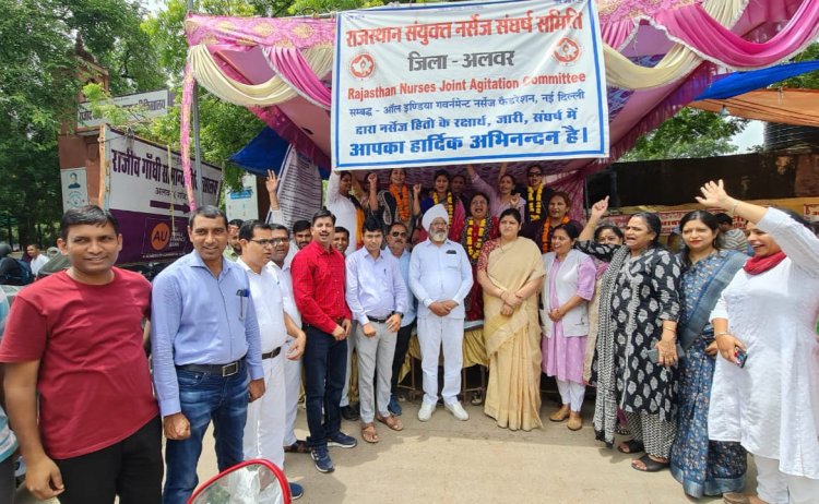 महिला नर्सेज़ शक्ति ने भरी हुंकार, 23 वे दिवस रही धरने पर , पीसीसी सदस्य श्वेता सैनी ने धरने पर पहुँचकर मुख्यमंत्री को लिखा पत्र