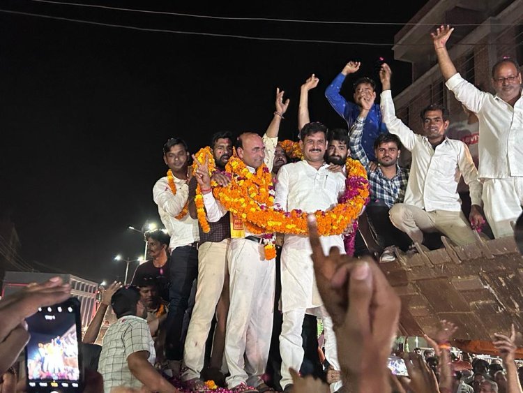 चेयरमैन सैनी को स्टे मिलने पर कस्बे में समर्थकों ने किया जगह जगह स्वागत..