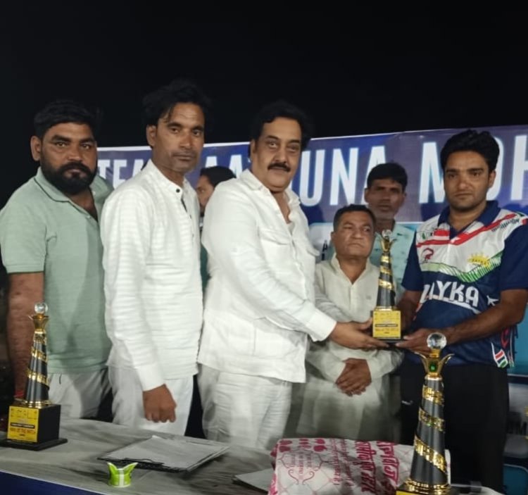 चूरू विधानसभा ने 9 जीता मैच तनवीर खान ने प्रदान की ट्राॅफी