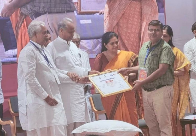 राजगढ़ सादुलपुर निवासी एवं श्रीगंगानगर के मुख्य चिकित्सा एवं स्वास्थ्य अधिकारी डॉ. मनमोहन गुप्ता को राज्य स्तरीय सम्मान मिलने पर हार्दिक बधाइयां तथा भविष्य के लिए अनंत शुभकामनाएं..