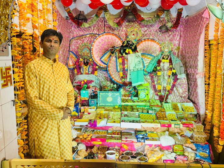 जगन्नाथ महाराज के मंदिर में बैकुंठ चतुर्दशी पर सजी 56 भोग की झांकी