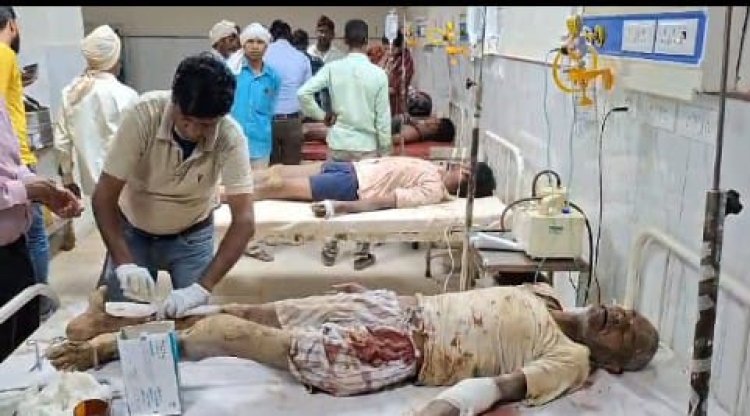 कुएं में काम करते समय मिट्टी ढहने से चार मजदूर घायल।