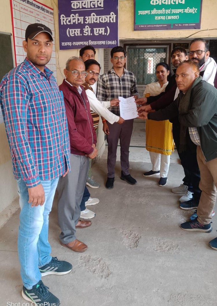 शिक्षकों नेताओं की बहाली की मांग को लेकर सौंपा ज्ञापन 