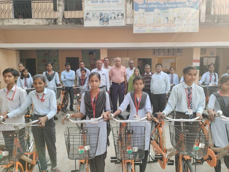 33 छात्राओं को निशुल्क साइकिल वितरण