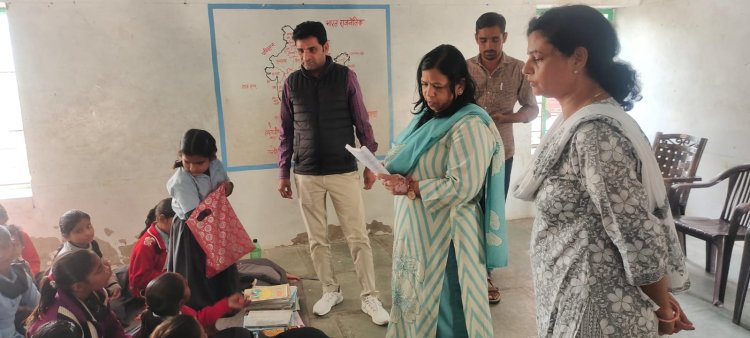 कार्यालय व्यवस्था और मतदाता पंजीकरण में सुधार के निर्देश: संभागीय आयुक्त सिंघवी