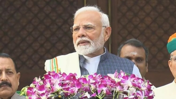 संविधान दिवस पर पीएम मोदी का संबोधन: संविधान हमारा पथप्रदर्शक लोकतंत्र की मजबूती और आतंकी चुनौतियों पर दिया संदेश