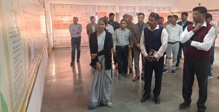 जिला स्तरीय संविधान प्रदर्शनी का शुभारंभ, आमजन के लिए निःशुल्क अवलोकन