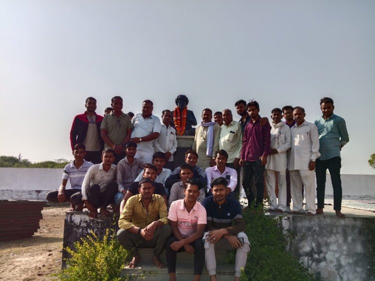 ज्योतिबा फुले 134 वी पुण्यतिथि सैनी छात्रावास महादेवाली में मनाई महात्मा ज्योतिबा फुले की पुण्यतिथि पर श्रद्धांजलि सभा