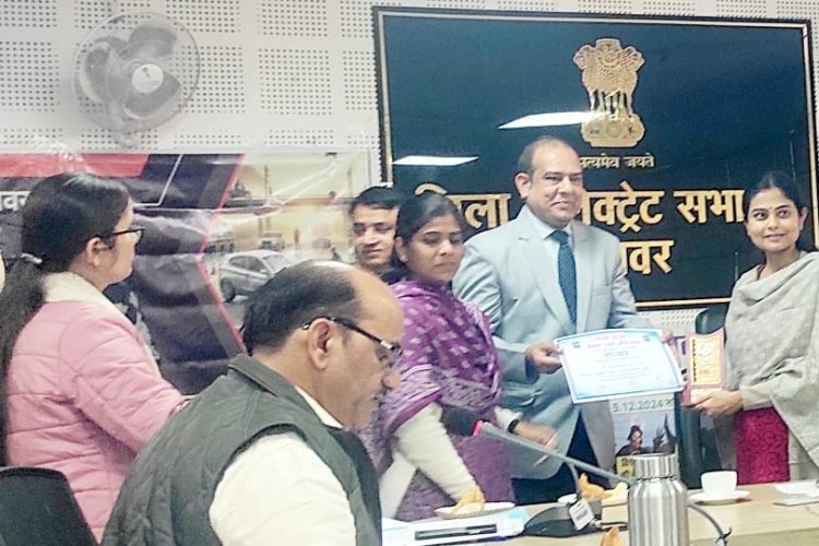 सड़क सुरक्षा अभियान का समापन: विजेताओं और उत्कृष्ट कार्यकर्ताओं का सम्मान