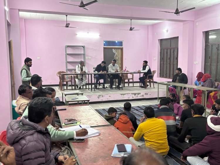 तहसीलदार गोरा ने रात्रि चौपाल में सुने जन अभाव -अभियोग