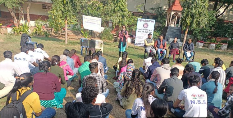 राष्ट्रीय सेवा योजना शिविर में स्वच्छता और युवा सशक्तिकरण पर जोर