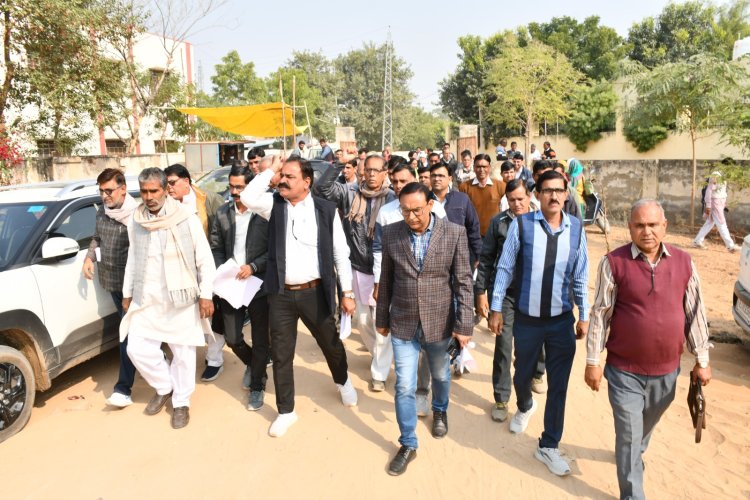 शिक्षक संघ शेखावत का विरोध प्रदर्शन: अधिशेष शिक्षकों के समायोजन में धांधली का आरोप