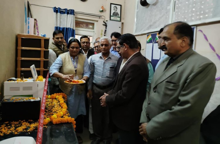राजकीय चिकित्सालय को मिली ब्लड गैस एनालाइजर मशीन माता-पिता की स्मृति में प्रो. एम.पी.एस. चंद्रावत का पुनीत कार्य