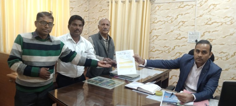 वाहन रजिस्ट्रेशन पेनल्टी माफी की मांग को लेकर ज्ञापन सौंपा