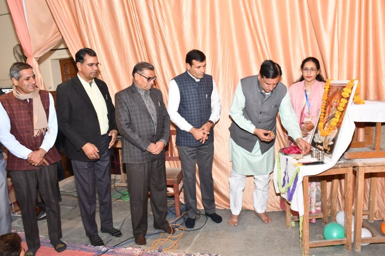 जिला स्तरीय युवा महोत्सव में युवाओं ने दिखाया हुनर, लोक संस्कृति की झलक से मोहा मन 