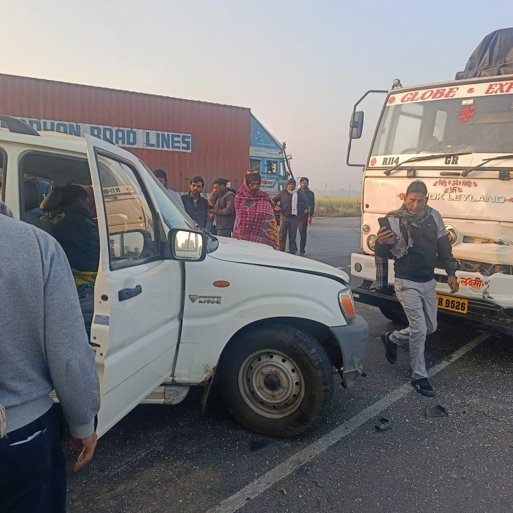 कुस्तला टोल पर हादसा: भाजपा कार्यकर्ताओं की कार-ट्रक भिड़ंत, चार घायल