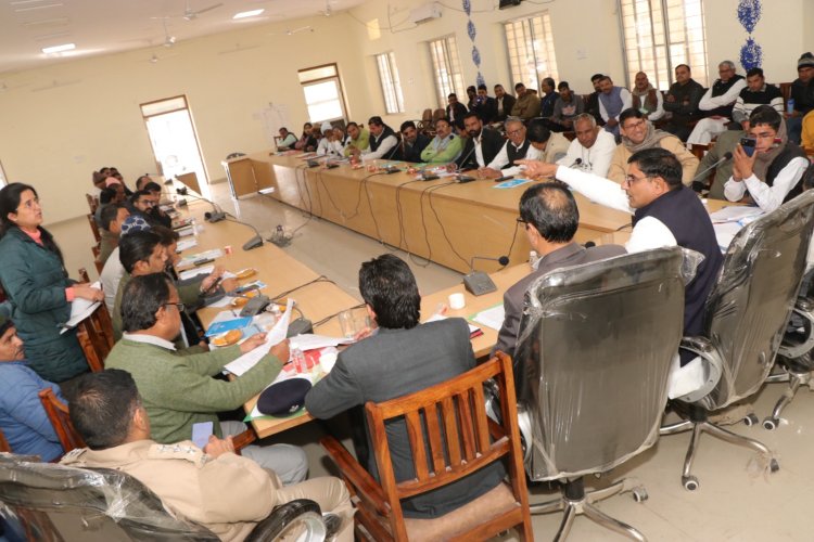 पंचायत समिति की साधारण सभा में विभिन्न मुद्दों पर जनप्रतिनिधियों और अधिकारियों में तनातनी
