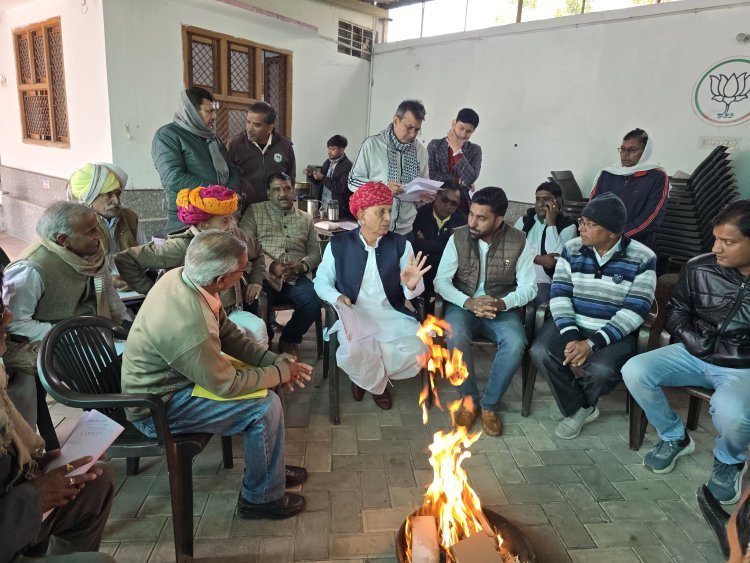'अलाव पर चर्चा' में केंद्रीय मंत्री भागीरथ चौधरी ने नववर्ष पर दी शुभकामनाएं, विकास कार्यों पर की चर्चा