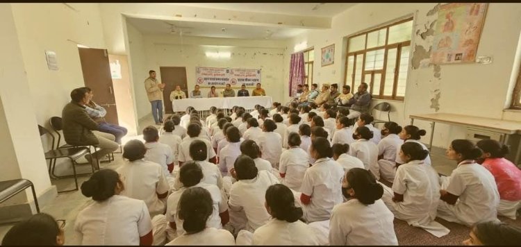 राष्ट्रीय सड़क सुरक्षा माह का शुभारंभ  छात्राओं को सड़क सुरक्षा एवं यातायात नियमों की दी गई जानकारी 