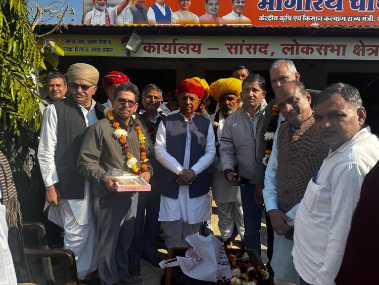 केंद्रीय मंत्री भागीरथ चौधरी ने जनसुनवाई में सुनीं समस्याएं, डबल इंजन सरकार पर जताया भरोसा