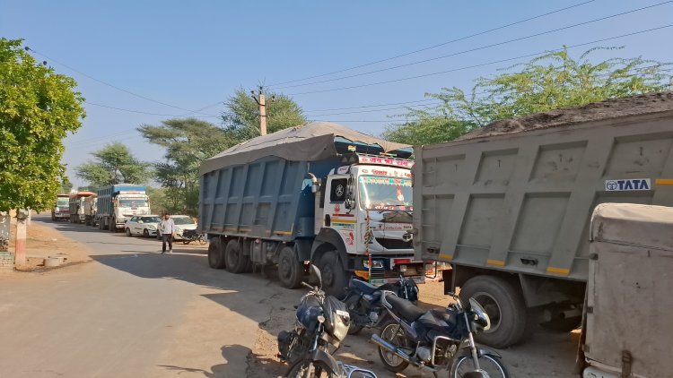 रतनगढ़ में ओवरलोड वाहनों पर सख्त कार्रवाई, सात ट्रक सीज