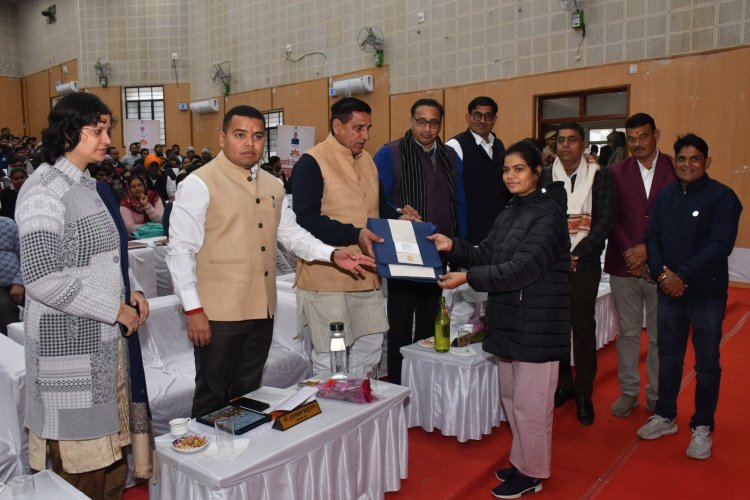 युवाओं के सपनों को साकार कर रही राज्य सरकार: मुख्यमंत्री रोजगार उत्सव में 13,000 युवाओं को नियुक्ति पत्र, 76,000 से अधिक परियोजनाओं का लोकार्पण  