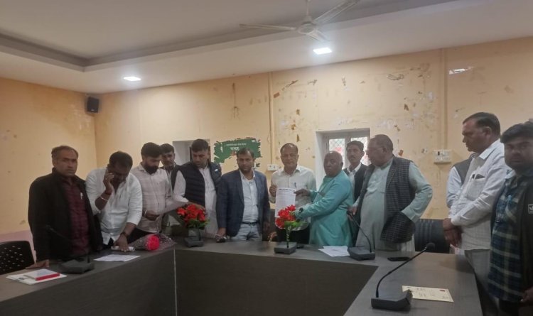 मनरेगा श्रमिक पंचायत आईडी से लगवाने की मांग