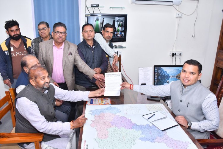 ठेकेदार व अधिकारियों पर मिलीभगत का लगाया आरोप