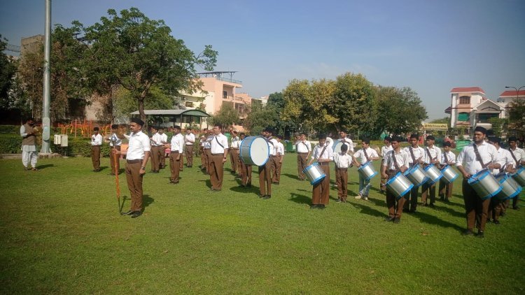 राष्ट्रीय स्वयंसेवक संघ का घोष पथ संचलन