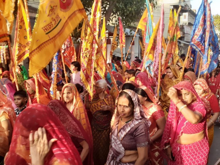 श्याम बाबा के वार्षिकोत्सव पर निकाली शोभायात्रा