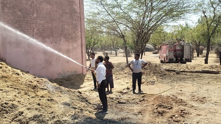 सुमेरपुर के नेतरा गौशाला में भीषण आग लगी, चारा जलकर हुआ खाक 800 से अधिक गोवंश पर छाया संकट,जल गया दो महीने का चारा