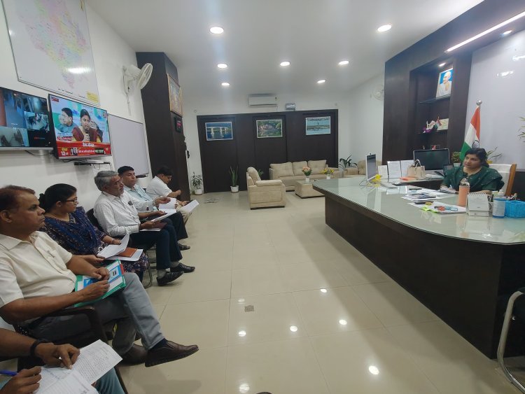 जिला कलक्टर शुभम चौधरी ने राजस्व अधिकारियों के साथ बैठक कर राजस्व संग्रहण में तेजी लाने के दिए निर्देश