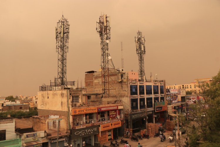 चूरू मे धूल भरी आंधी के बाद बूंदाबांदी, बिजली गुल