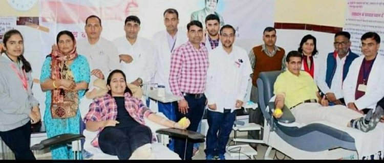 156 बार रक्तदान कर बना चुके हैं रिकॉर्ड, युवाओं को प्रेरित कर रहे बी एल मील