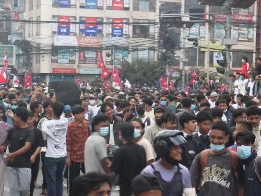 नेपाल में विरोध-प्रदर्शनों में 20 की मौत, गृह मंत्री का इस्तीफा; काठमांडू में कर्फ्यू और गोली मारने के आदेश