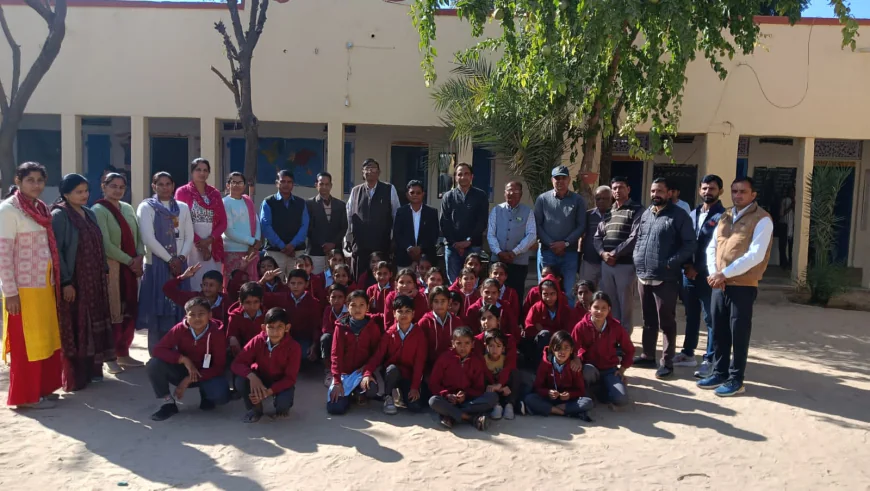 पाटोदा में राजकीय उच्च माध्यमिक विद्यालय में स्वेटर वितरण कार्यक्रम आयोजित गोयनका किए 5100 रुपये भेंट