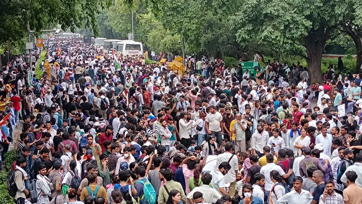 संसद के मानसून सत्र के पहले दिन विपक्ष का जोरदार हंगामा