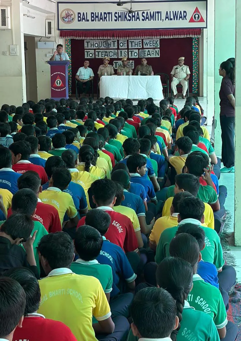 अलवर: बाल भारती स्कूल में 'समग्र अभियान' के तहत साइबर सुरक्षा और यातायात नियमों पर जागरूकता कार्यक्रम