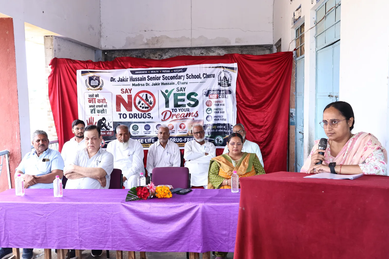 चूरू के सात स्कूलों में विधिक साक्षरता शिविर: नशे के खिलाफ न्यायिक अधिकारियों ने दी सीख