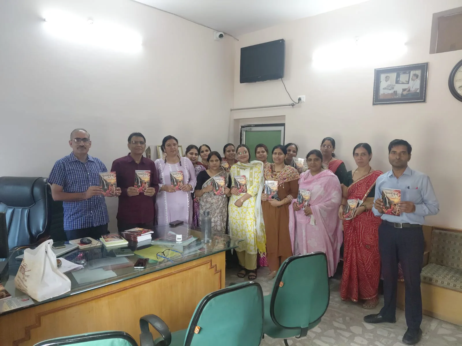 गुमनाम जयपुरी ने जन्मदिन पर अपनी नई साहित्यिक कृति पल्लवन का किया लोकार्पण