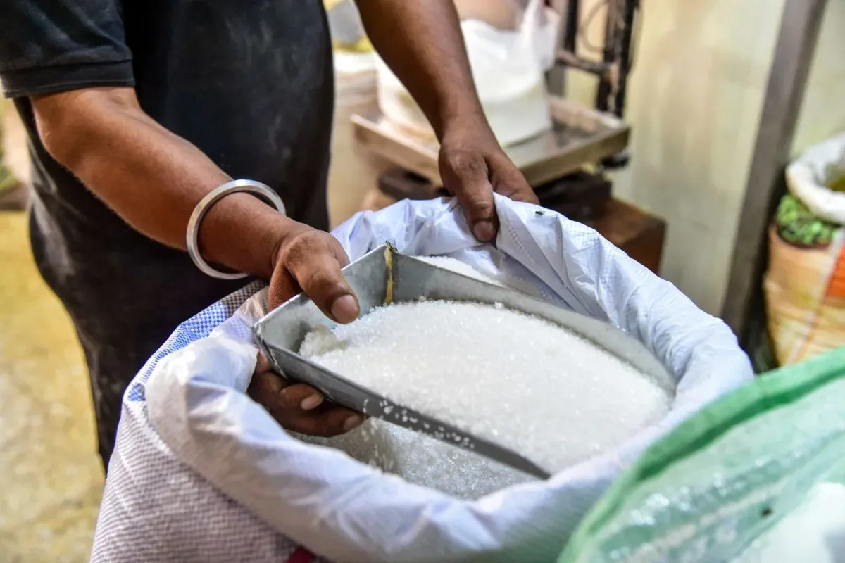 चीनी की जमाखोरी पर केंद्र की लगाम, राजस्थान के बाजारों में कीमतों में आई गिरावट