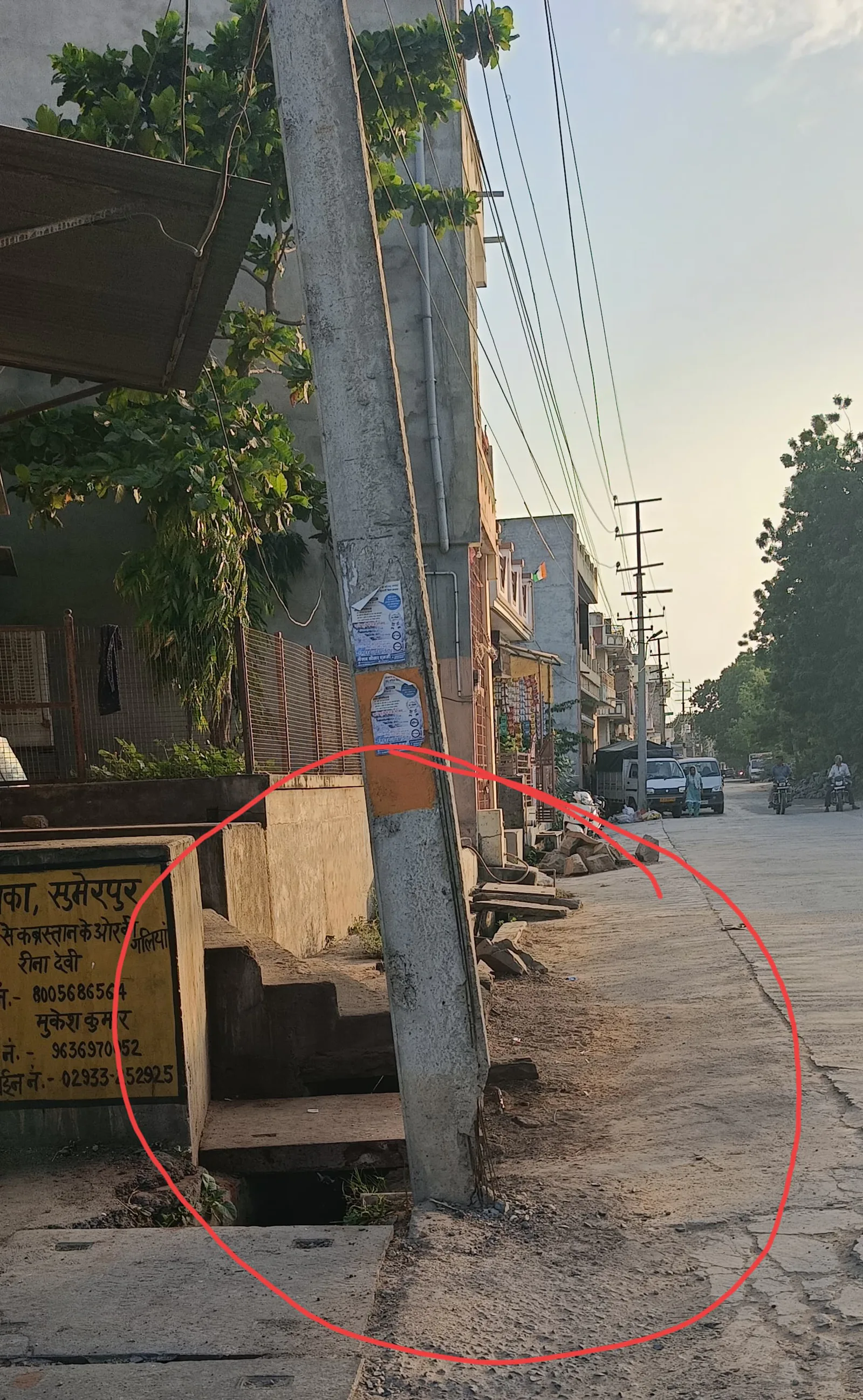 सुमेरपुर में हादसे का इंतजार कर रहा जर्जर बिजली पोल, चार दिन बाद भी प्रशासन की चुप्पी