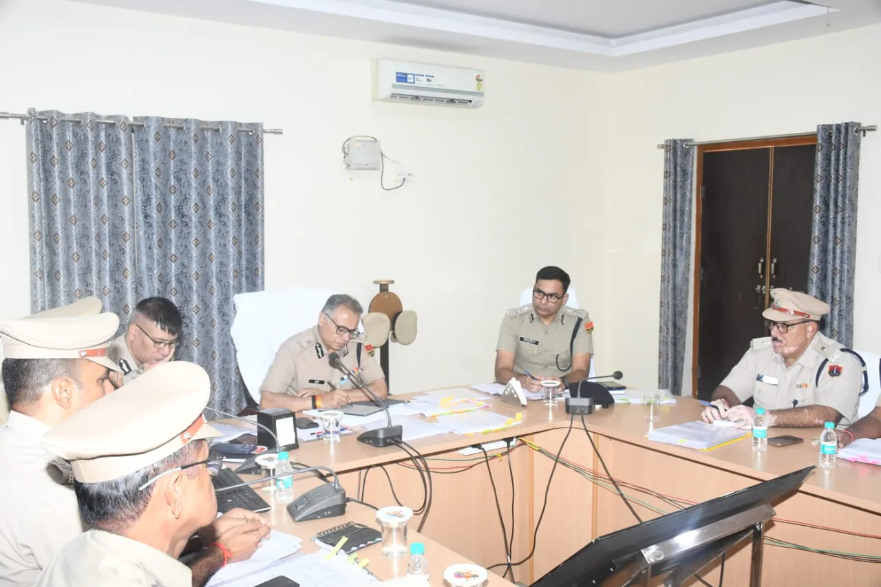झुंझुनूं में डीजीपी राजीव कुमार शर्मा ने कसी पुलिस की कमर, निकाय चुनावों को लेकर दिए सख्त निर्देश