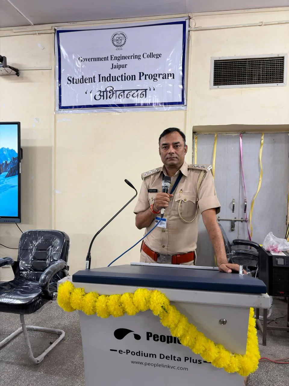 Jaipur Transport Inspector Urges Students to Prioritize Road Safety