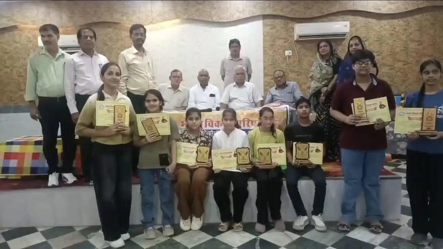 करौली में भारत को जानो प्रतियोगिता: शिवा एकेडमी और सेंट जॉन्स का शानदार प्रदर्शन