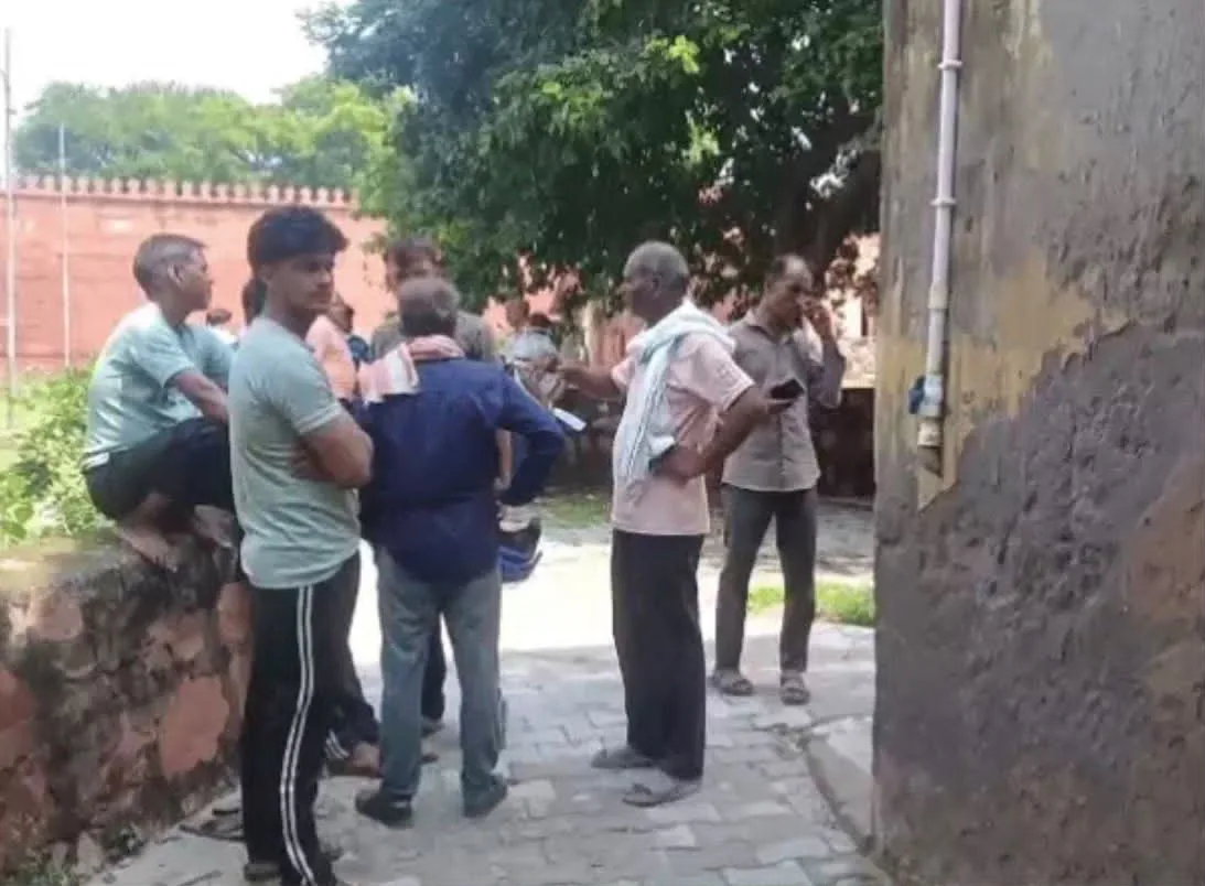 रूपवास के पास सड़क हादसे में एक की मौत, अज्ञात वाहन की टक्कर से दूसरा गंभीर