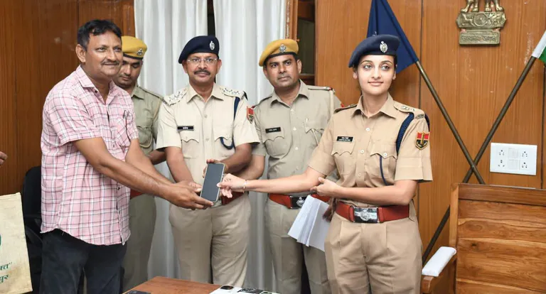 Sawai Madhopur Police Recover 207 Lost Smartphones Worth Rs 35 Lakh