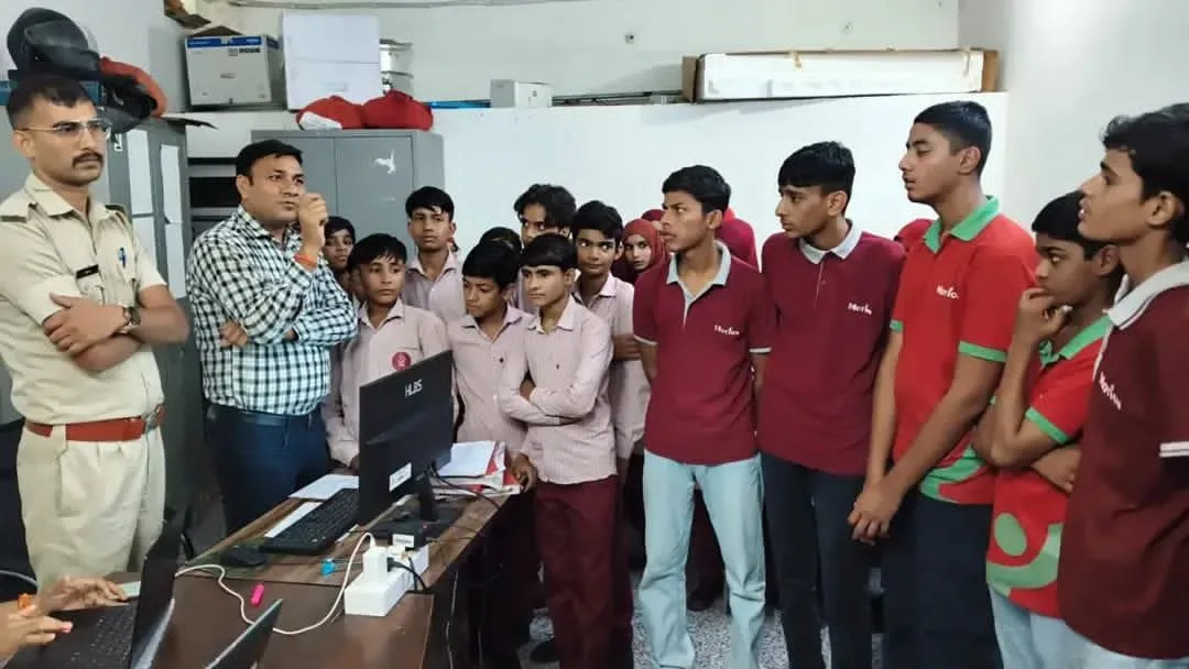 सवाई माधोपुर में साइबर सुरक्षा का पाठ: विद्यार्थियों ने पुलिस थाने पहुंचकर सीखे डिजिटल बचाव के तरीके