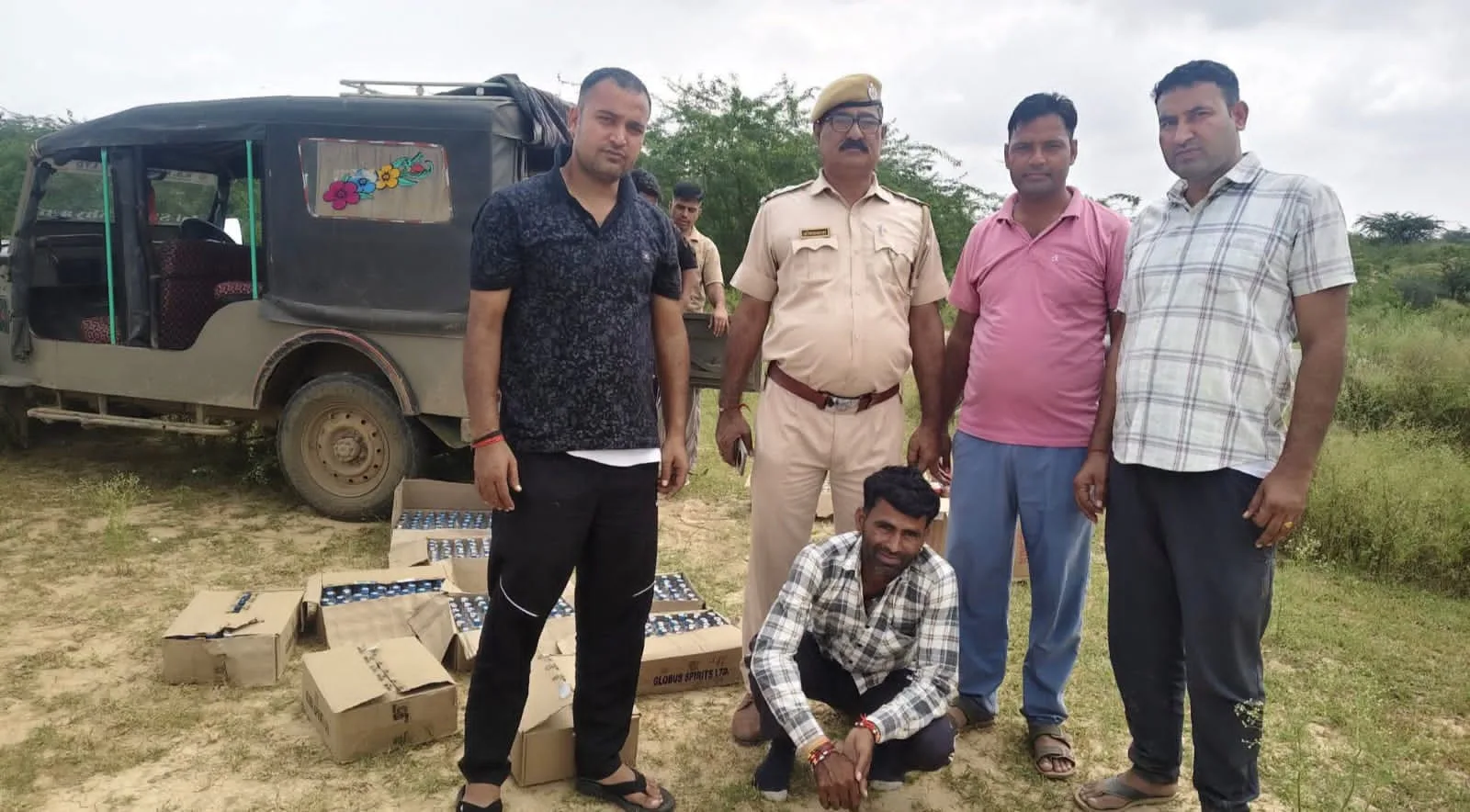 सवाई माधोपुर में पुलिस की बड़ी कार्रवाई: कमांडर जीप से 25 पेटी अवैध शराब बरामद, एक गिरफ्तार